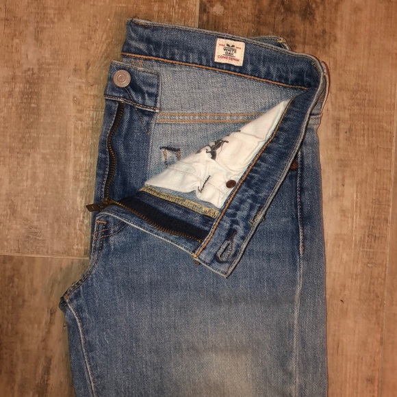 Light Wash Levi’s 511 White Oak Denim Jeans - Picture 5 of 6